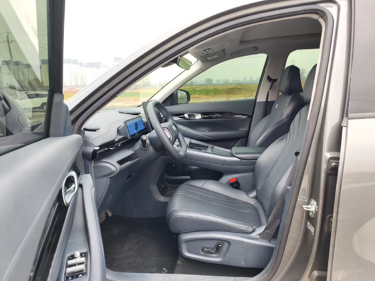 2024 Geely Emgrand L HiP 1.5T 181HP L4 3DHT PHEV 15.5KWH,autocango,china used car exporter,china ev exporter,chinese used car exporter,chinese used ev exporter