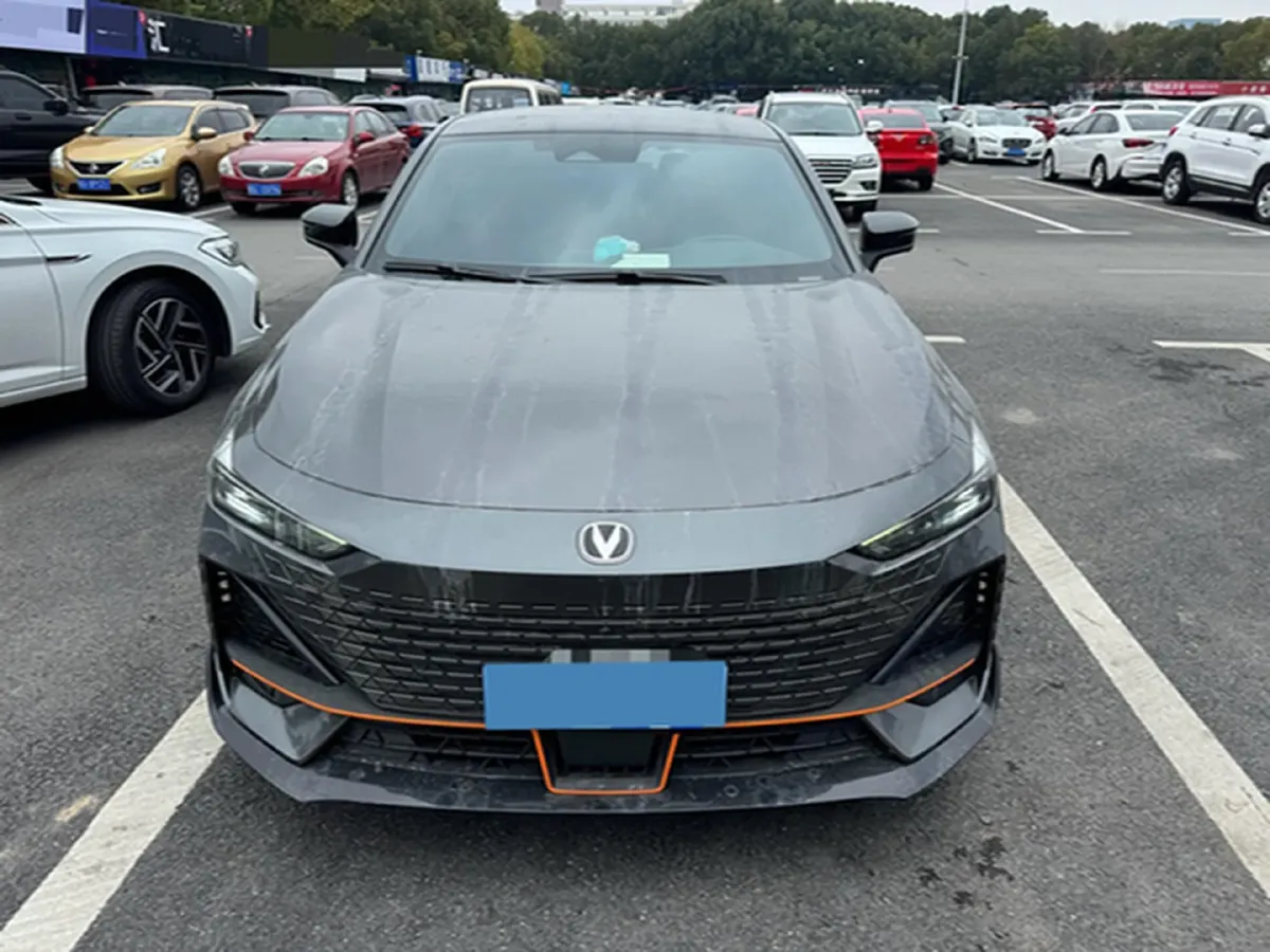 2023 ChangAn UNI-V 1.5T 188HP L4 7DCT,autocango,china used car exporter,china ev exporter,chinese used car exporter,chinese used ev exporter