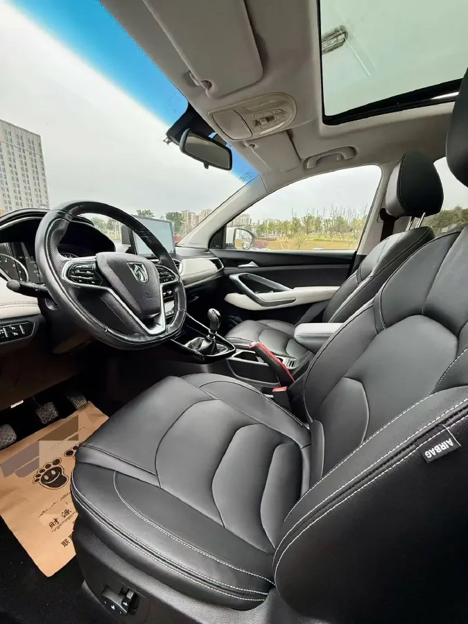 2018 BaoJun 530 1.5T 150HP L4 6MT,autocango,china used car exporter,china ev exporter,chinese used car exporter,chinese used ev exporter