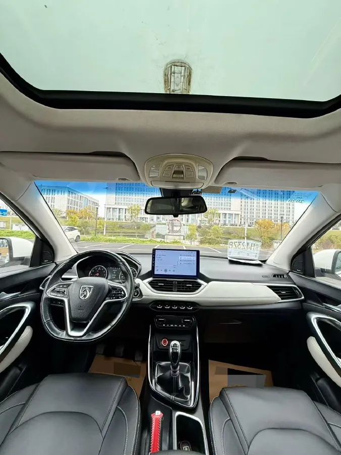 2018 BaoJun 530 1.5T 150HP L4 6MT,autocango,china used car exporter,china ev exporter,chinese used car exporter,chinese used ev exporter