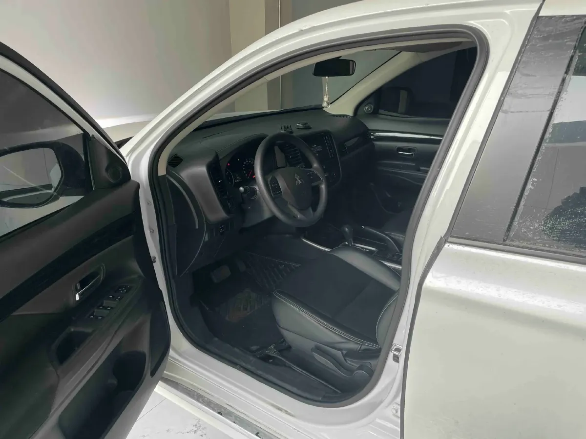 2021 Mitsubishi Outlander 2.0L 166HP L4 CVT,autocango,china used car exporter,china ev exporter,chinese used car exporter,chinese used ev exporter