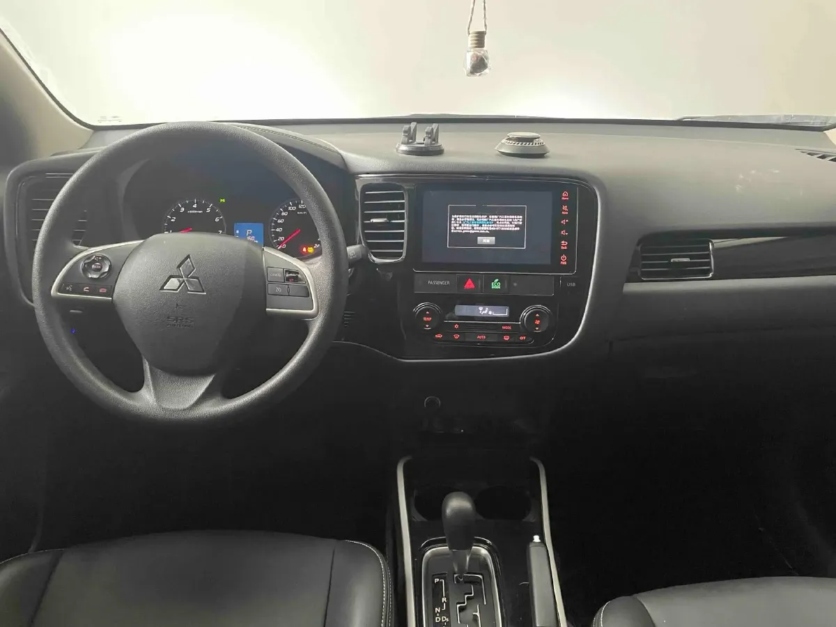 2021 Mitsubishi Outlander 2.0L 166HP L4 CVT,autocango,china used car exporter,china ev exporter,chinese used car exporter,chinese used ev exporter