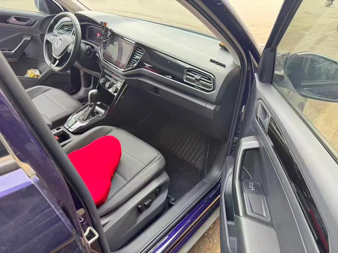 2022 Volkswagen T-Roc 1.4T 150HP L4 7DCT,autocango,china used car exporter,china ev exporter,chinese used car exporter,chinese used ev exporter