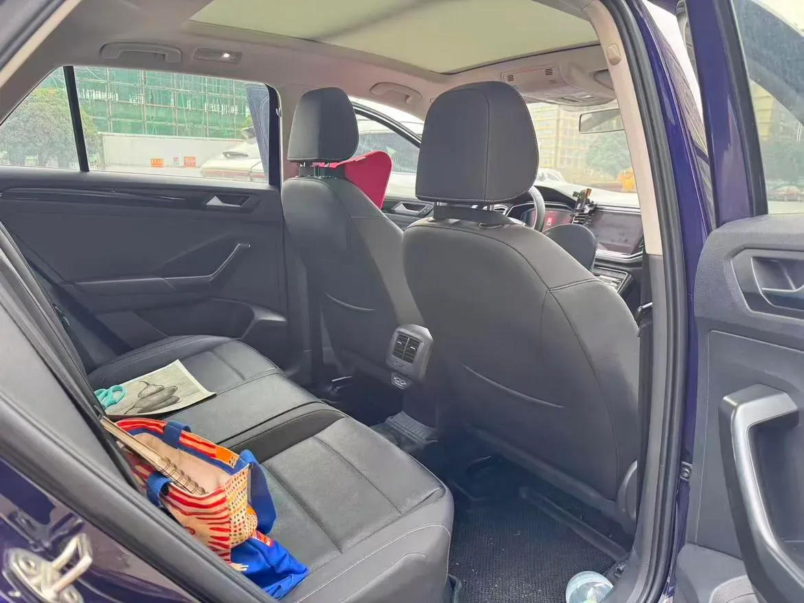 2022 Volkswagen T-Roc 1.4T 150HP L4 7DCT,autocango,china used car exporter,china ev exporter,chinese used car exporter,chinese used ev exporter