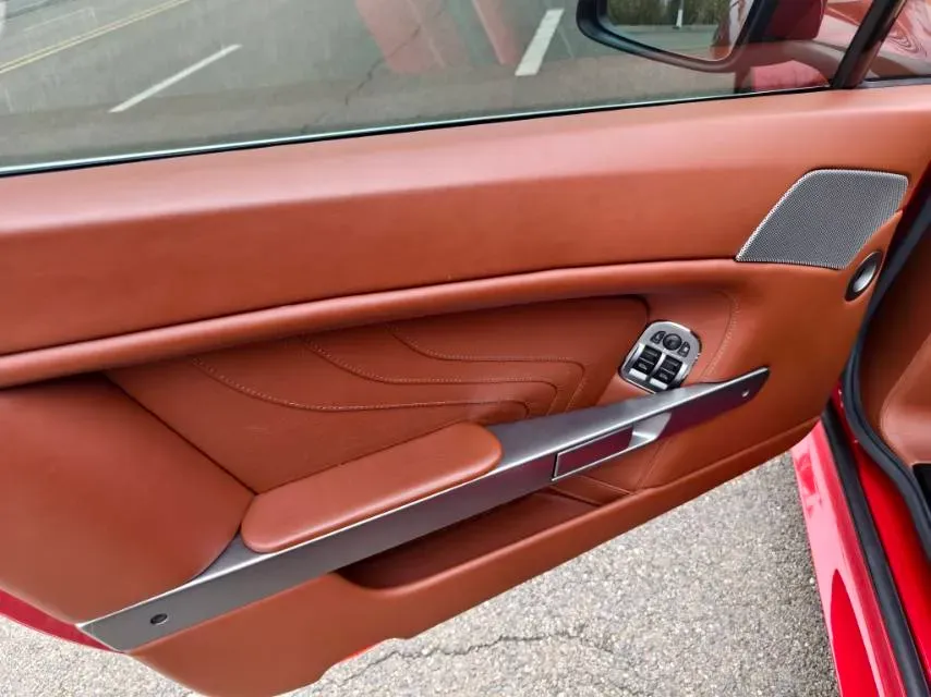 2012 Aston Martin V12 Vantage 6.0L 517HP V12 6MT,autocango,china used car exporter,china ev exporter,chinese used car exporter,chinese used ev exporter