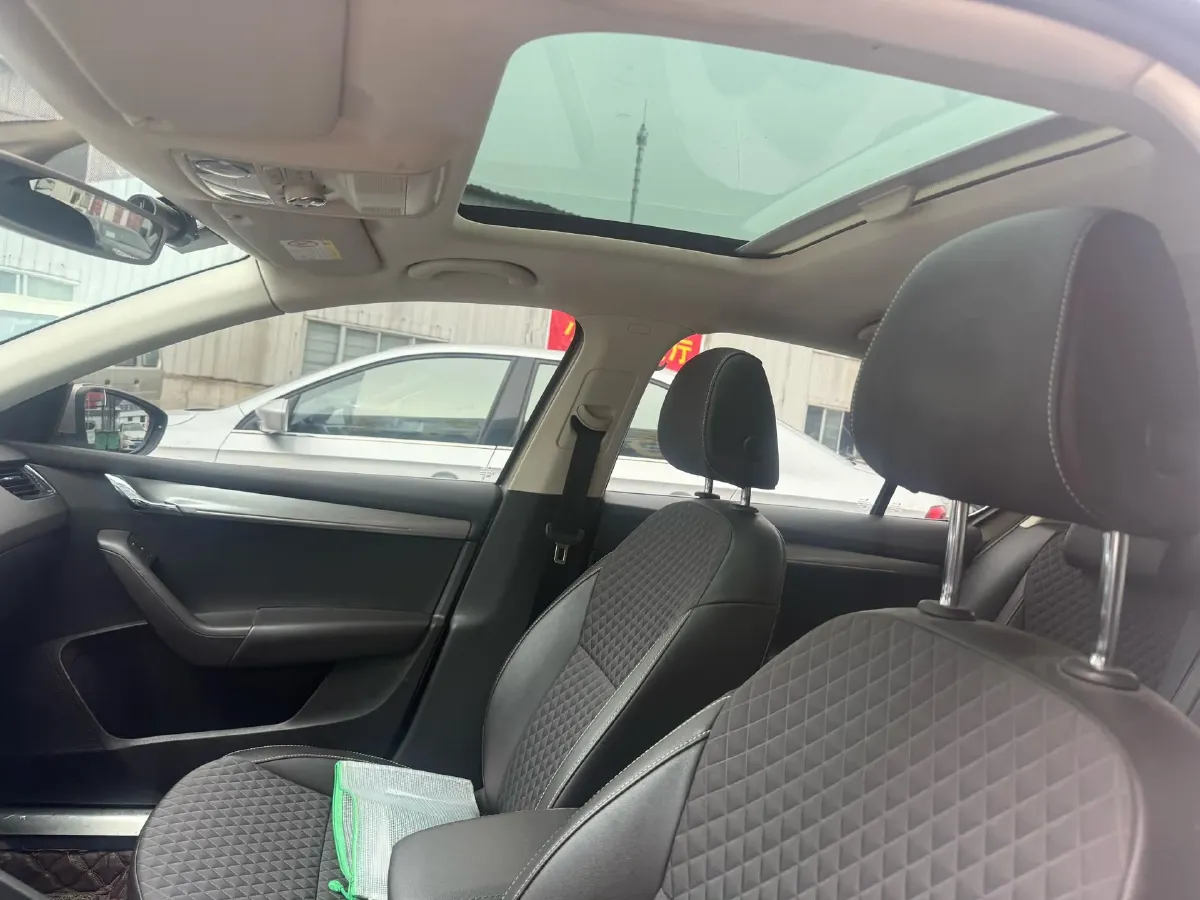 2018 Skoda Octavia 1.2T 116HP L4 7DCT,autocango,china used car exporter,china ev exporter,chinese used car exporter,chinese used ev exporter