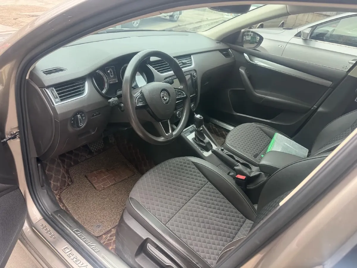 2018 Skoda Octavia 1.2T 116HP L4 7DCT,autocango,china used car exporter,china ev exporter,chinese used car exporter,chinese used ev exporter