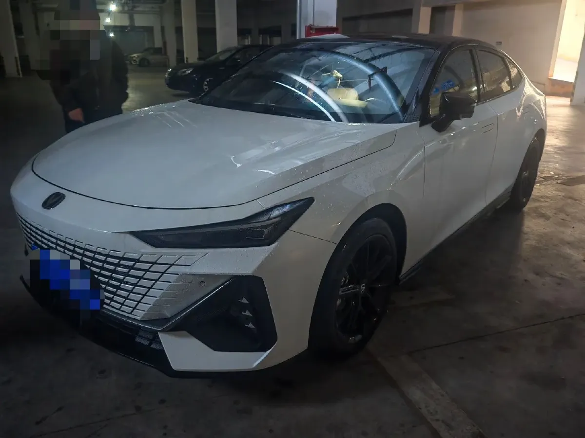 2023 ChangAn UNI-V 1.5T 188HP L4 7DCT,autocango,china used car exporter,china ev exporter,chinese used car exporter,chinese used ev exporter