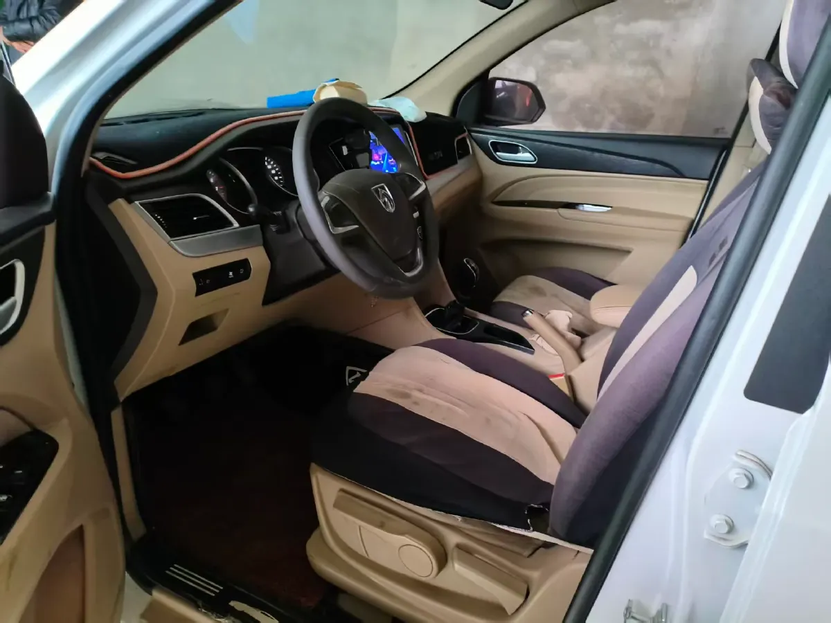 2021 BaoJun 730 1.5L 105HP L4 6MT,autocango,china used car exporter,china ev exporter,chinese used car exporter,chinese used ev exporter