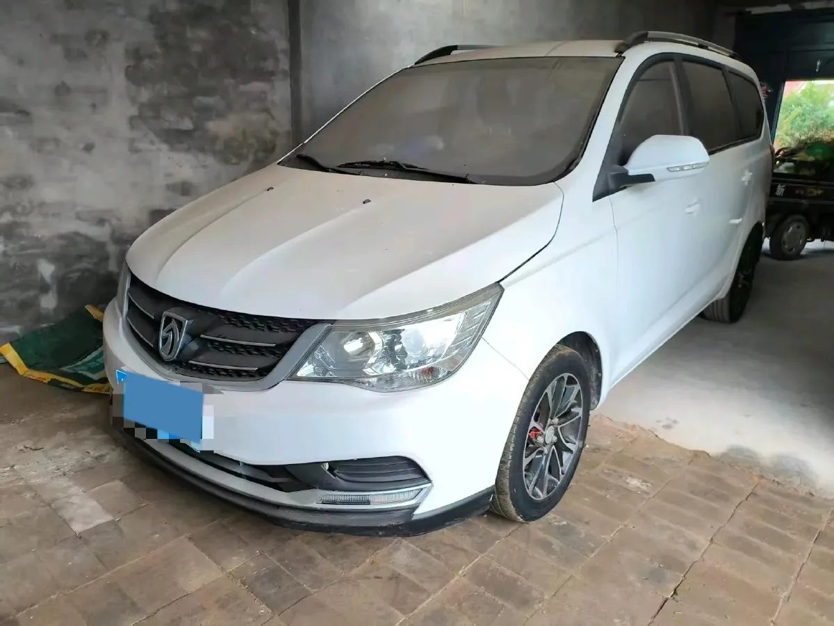 2021 BaoJun 730 1.5L 105HP L4 6MT,autocango,china used car exporter,china ev exporter,chinese used car exporter,chinese used ev exporter