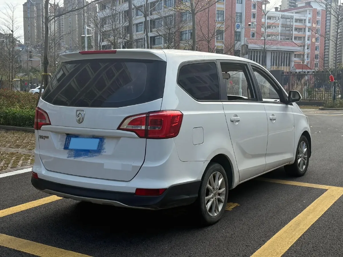 2019 BaoJun 730 1.5L 105HP L4 6MT,autocango,china used car exporter,china ev exporter,chinese used car exporter,chinese used ev exporter