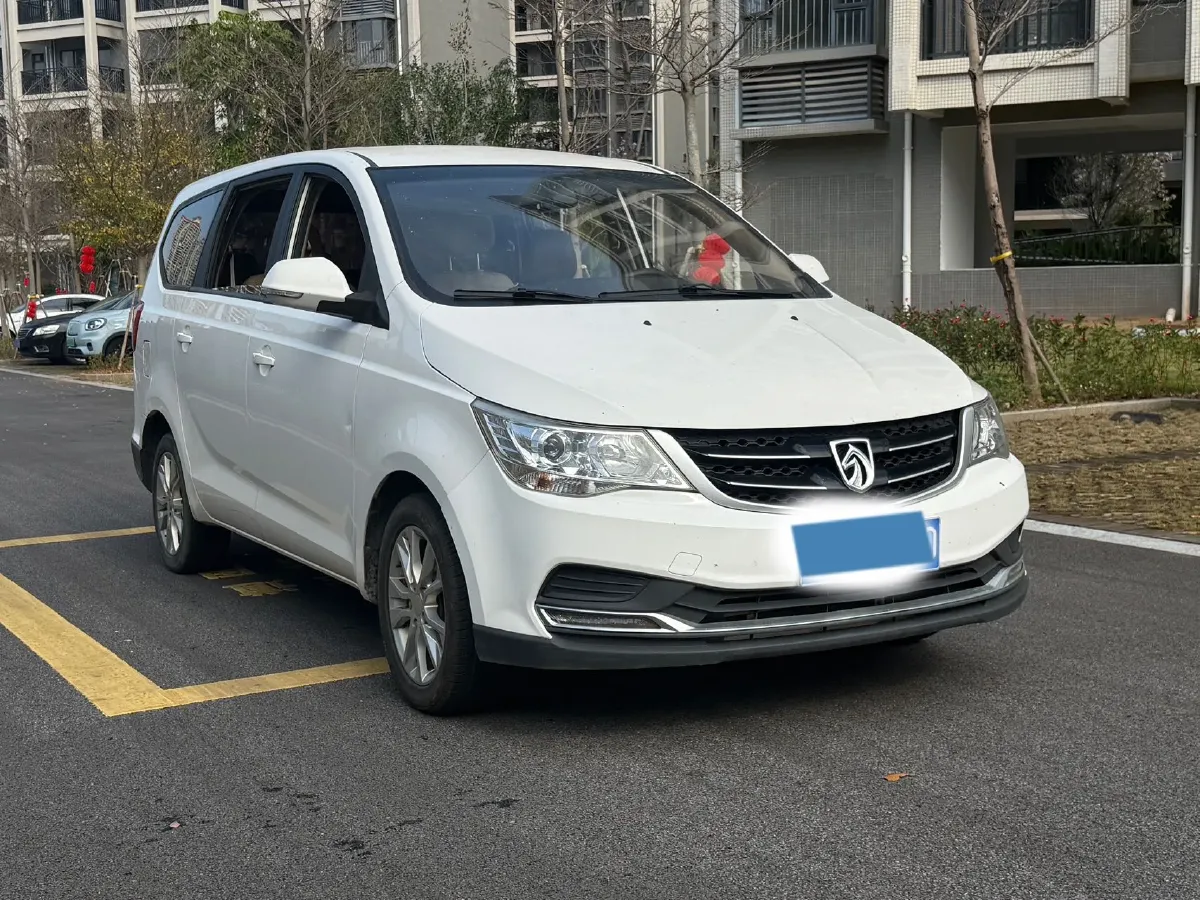 2019 BaoJun 730 1.5L 105HP L4 6MT,autocango,china used car exporter,china ev exporter,chinese used car exporter,chinese used ev exporter