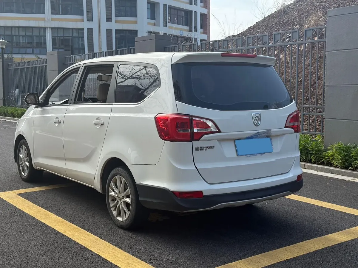 2019 BaoJun 730 1.5L 105HP L4 6MT,autocango,china used car exporter,china ev exporter,chinese used car exporter,chinese used ev exporter