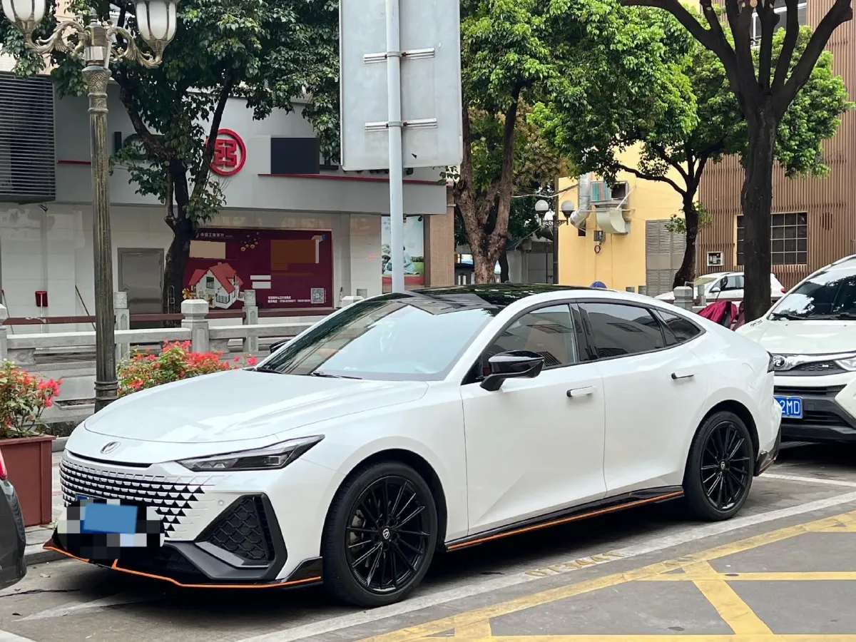 2023 ChangAn UNI-V 2.0T 233HP L4 8AT,autocango,china used car exporter,china ev exporter,chinese used car exporter,chinese used ev exporter