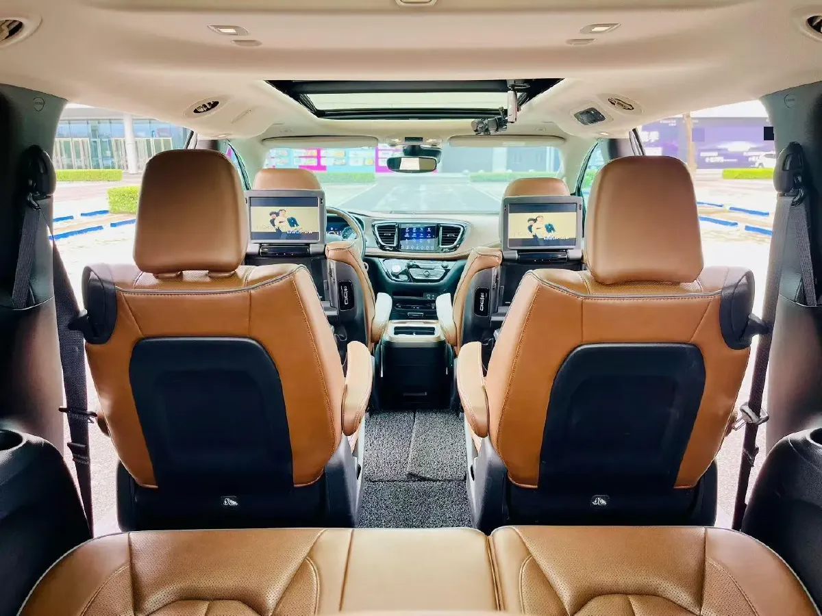 2017 Chrysler Pacifica 3.6L 279HP V6 9AT,autocango,china used car exporter,china ev exporter,chinese used car exporter,chinese used ev exporter