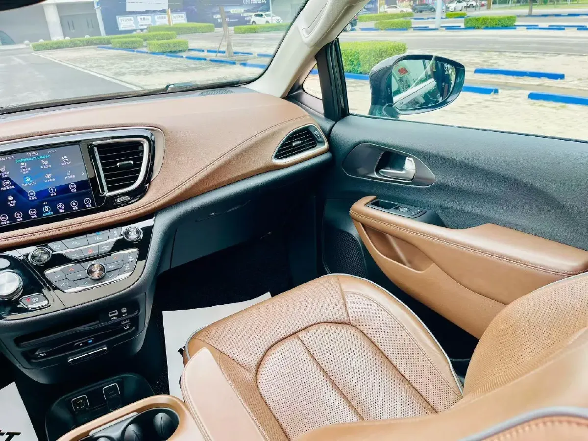 2017 Chrysler Pacifica 3.6L 279HP V6 9AT,autocango,china used car exporter,china ev exporter,chinese used car exporter,chinese used ev exporter