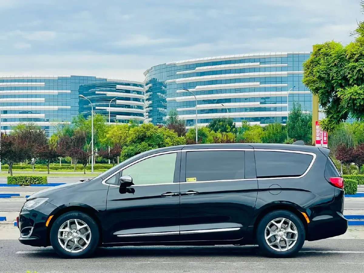 2017 Chrysler Pacifica 3.6L 279HP V6 9AT,autocango,china used car exporter,china ev exporter,chinese used car exporter,chinese used ev exporter