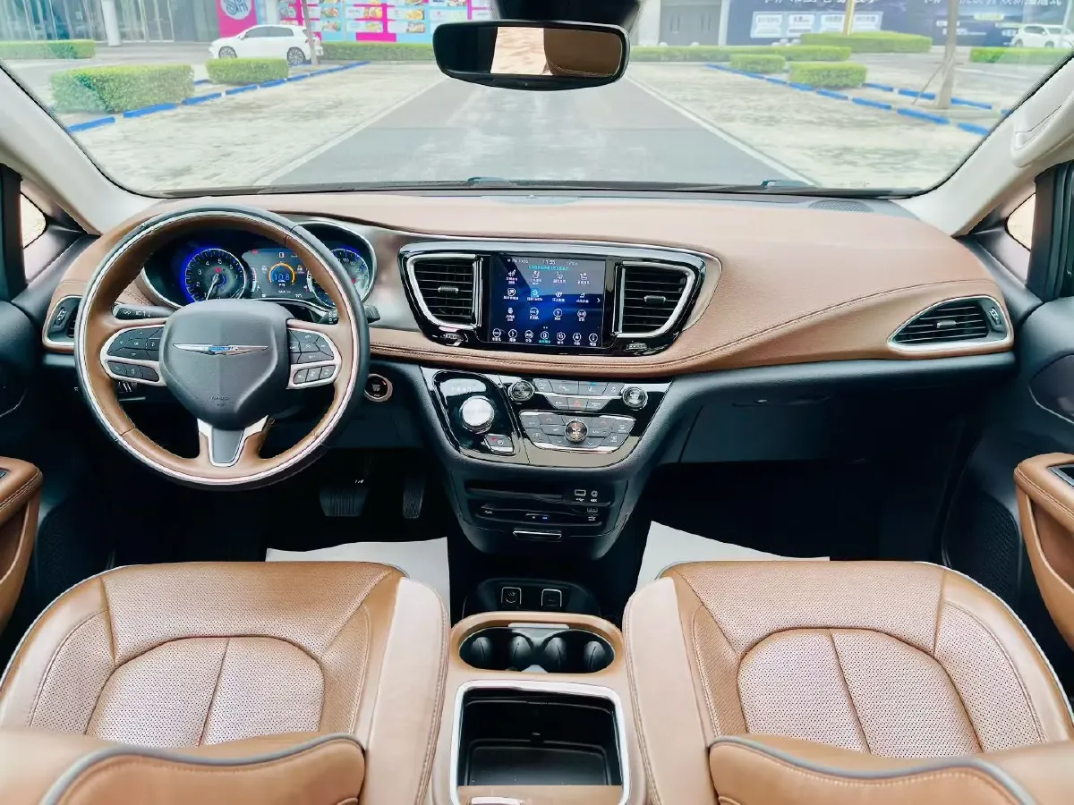 2017 Chrysler Pacifica 3.6L 279HP V6 9AT,autocango,china used car exporter,china ev exporter,chinese used car exporter,chinese used ev exporter