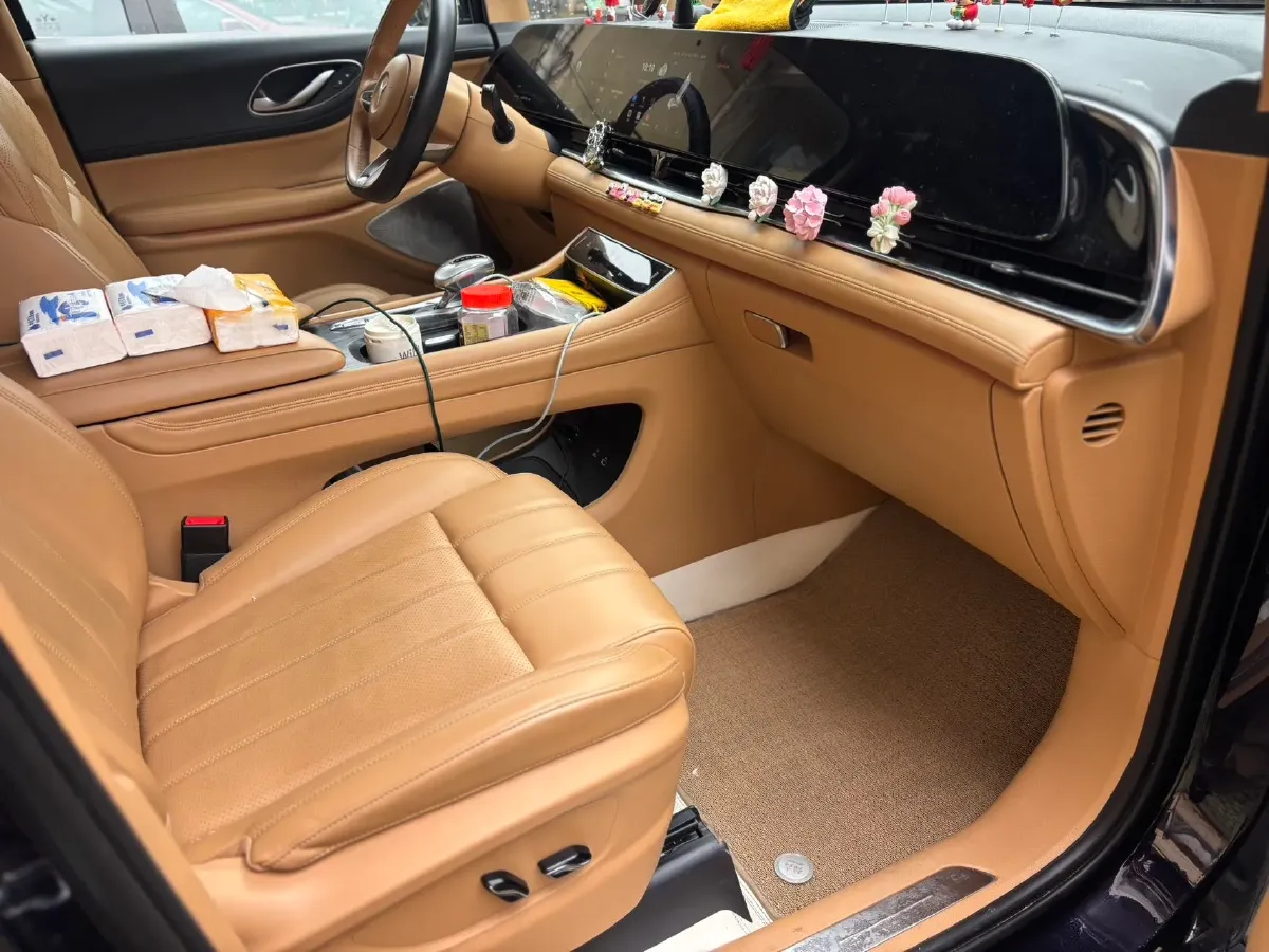 2024 Voyah Dream 1.5T 150HP L4 PHEV 43KWH,autocango,china used car exporter,china ev exporter,chinese used car exporter,chinese used ev exporter