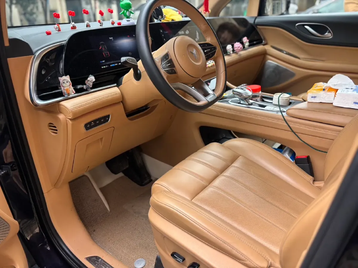 2024 Voyah Dream 1.5T 150HP L4 PHEV 43KWH,autocango,china used car exporter,china ev exporter,chinese used car exporter,chinese used ev exporter