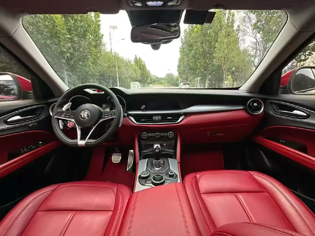 2017 Jaguar XE 2.0T 240HP L4 8AT,autocango,china used car exporter,china ev exporter,chinese used car exporter,chinese used ev exporter