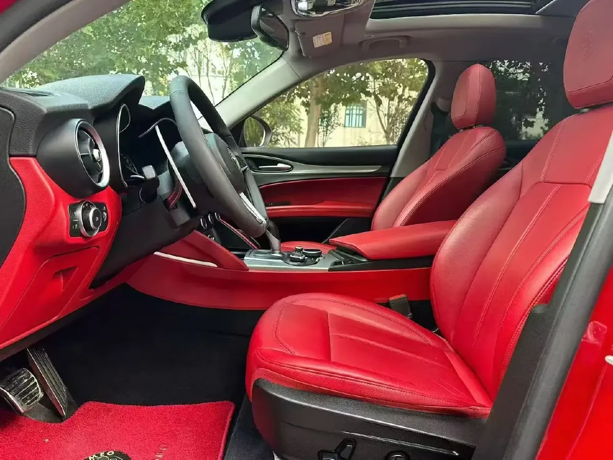 2017 Jaguar XE 2.0T 240HP L4 8AT,autocango,china used car exporter,china ev exporter,chinese used car exporter,chinese used ev exporter