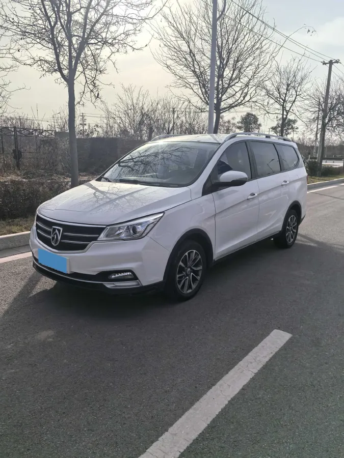 2019 BaoJun 730 1.5L 112HP L4 6MT,autocango,china used car exporter,china ev exporter,chinese used car exporter,chinese used ev exporter
