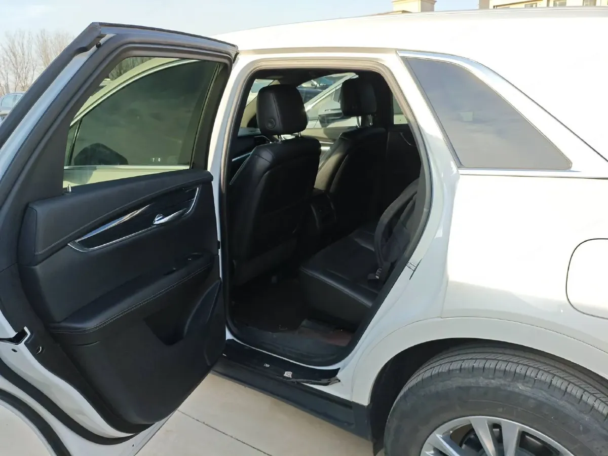 2022 Cadillac XT5 2.0T 237HP L4 9AT,autocango,china used car exporter,china ev exporter,chinese used car exporter,chinese used ev exporter