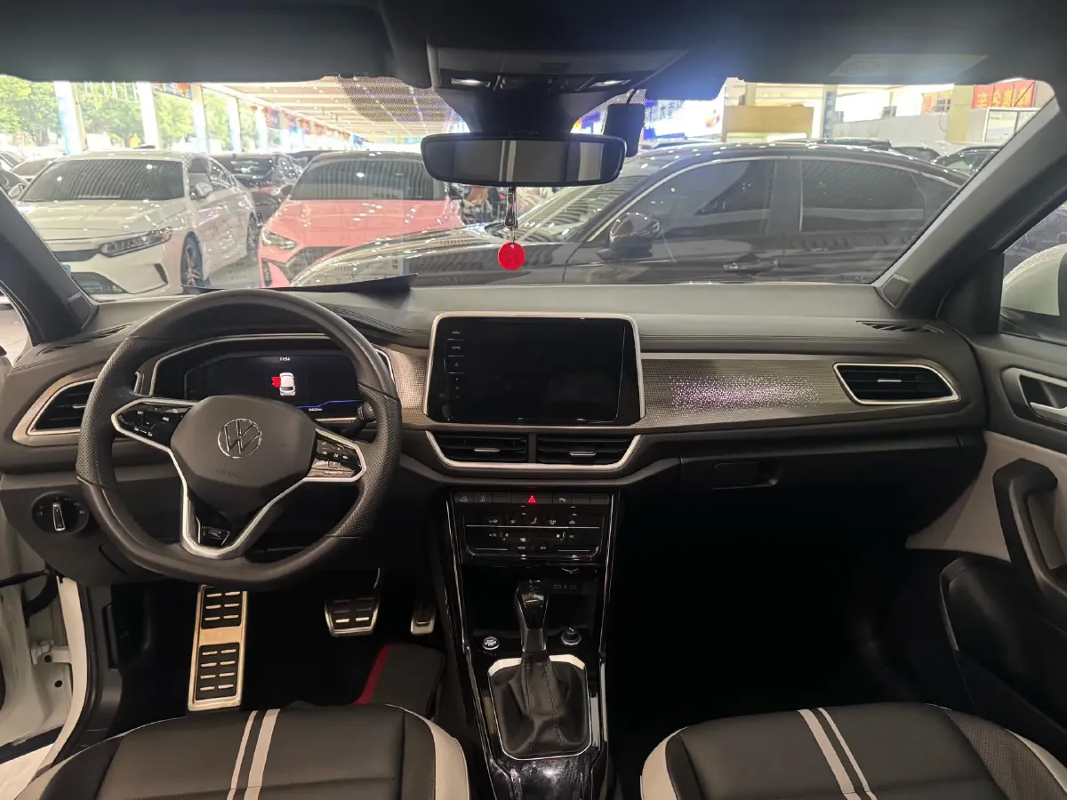 2023 Volkswagen T-Roc 1.5T 160HP L4 7DCT,autocango,china used car exporter,china ev exporter,chinese used car exporter,chinese used ev exporter