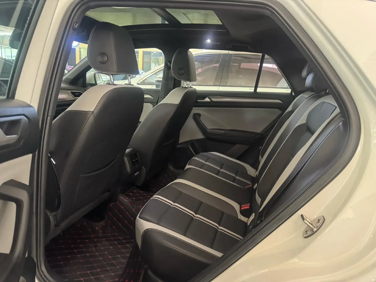 2023 Volkswagen T-Roc 1.5T 160HP L4 7DCT,autocango,china used car exporter,china ev exporter,chinese used car exporter,chinese used ev exporter