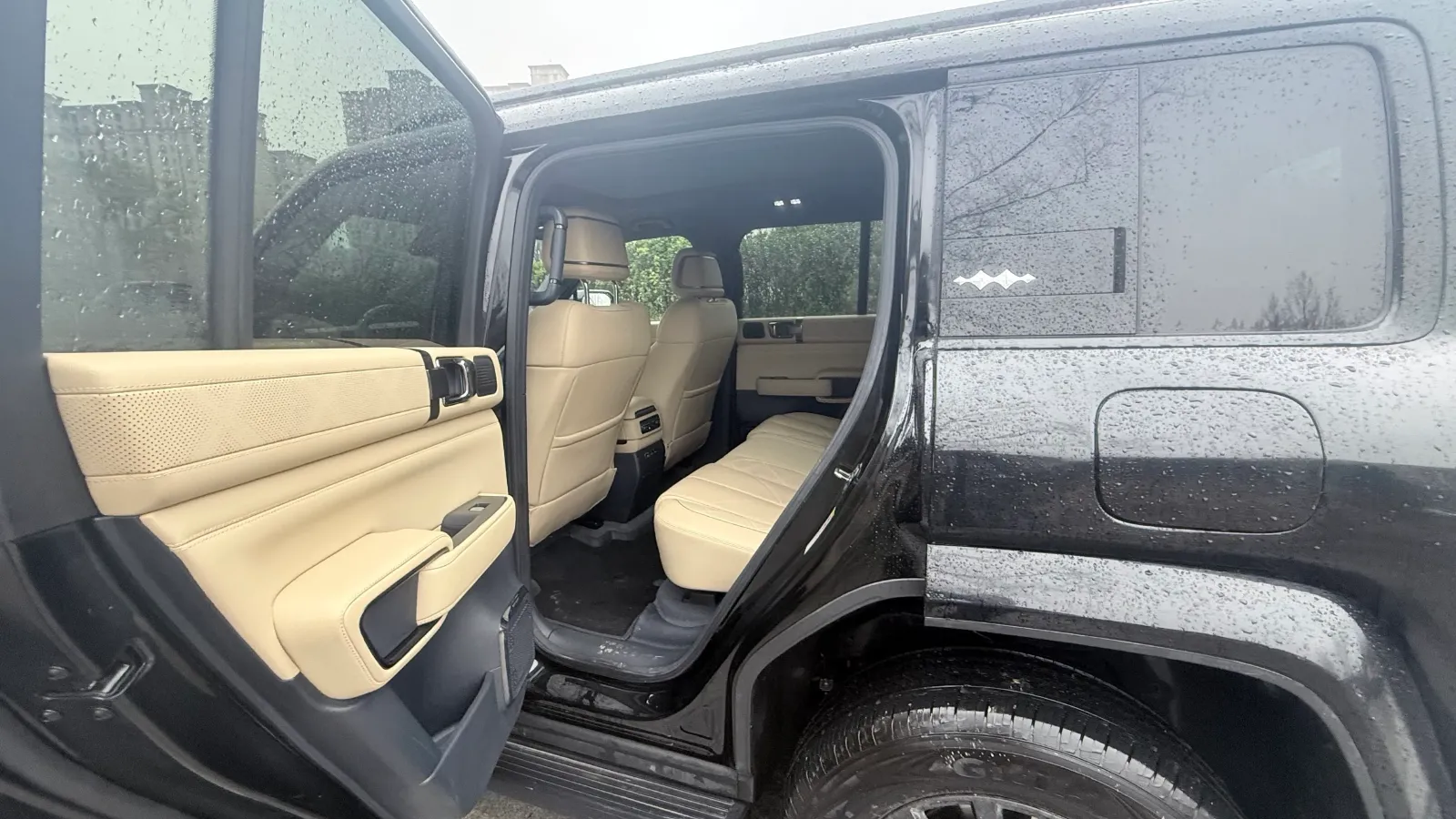 2025 FangChengBao Bao 5 1.5T 194HP L4 E-CVT PHEV 31.8KWH,autocango,china used car exporter,china ev exporter,chinese used car exporter,chinese used ev exporter