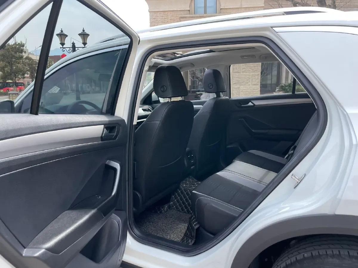 2021 Volkswagen T-Roc 1.4T 150HP L4 7DCT,autocango,china used car exporter,china ev exporter,chinese used car exporter,chinese used ev exporter