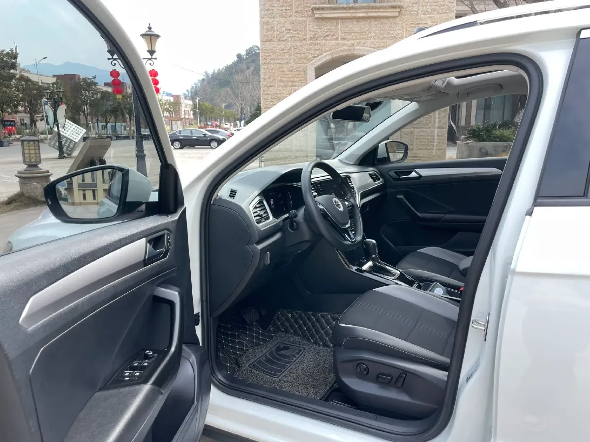 2021 Volkswagen T-Roc 1.4T 150HP L4 7DCT,autocango,china used car exporter,china ev exporter,chinese used car exporter,chinese used ev exporter