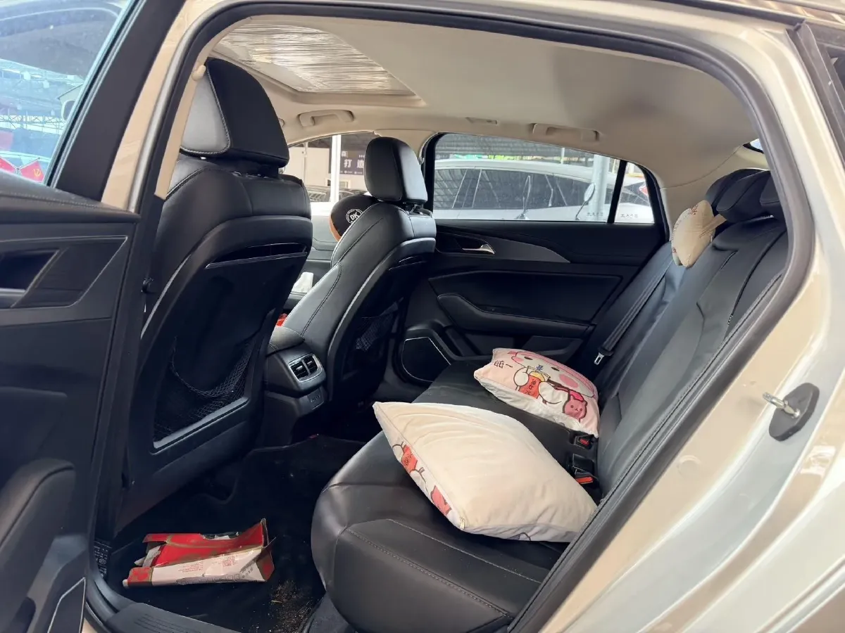 2022 HongQi H5 1.5T 169HP L4 7DCT,autocango,china used car exporter,china ev exporter,chinese used car exporter,chinese used ev exporter