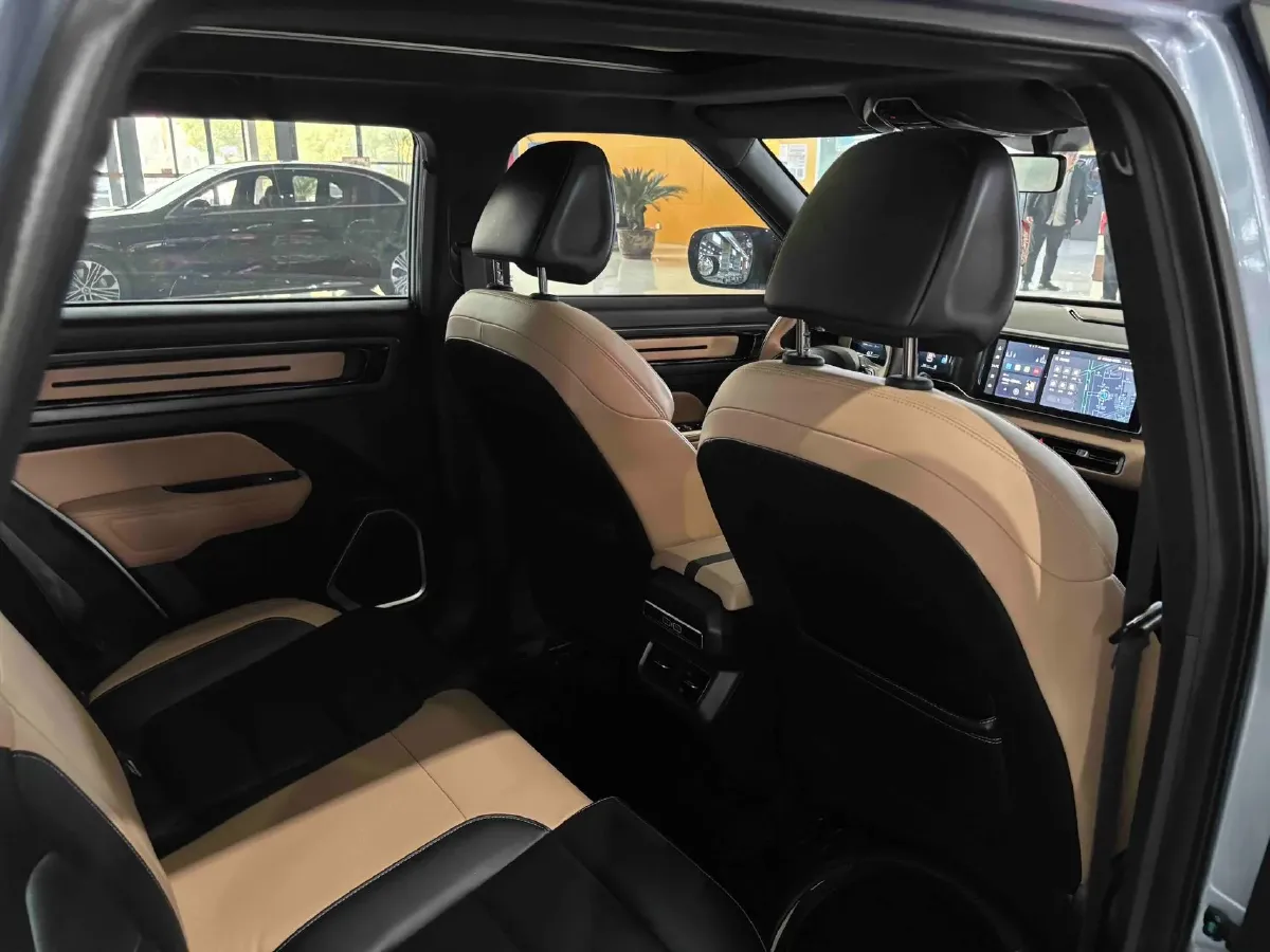 2023 Geely ICON 1.5T 181HP L4 7DCT,autocango,china used car exporter,china ev exporter,chinese used car exporter,chinese used ev exporter