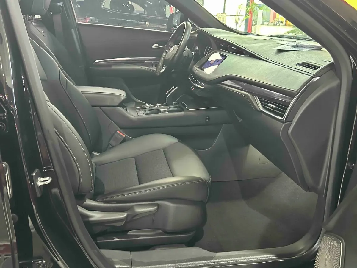 2021 Cadillac XT4 2.0T 237HP L4 9AT,autocango,china used car exporter,china ev exporter,chinese used car exporter,chinese used ev exporter