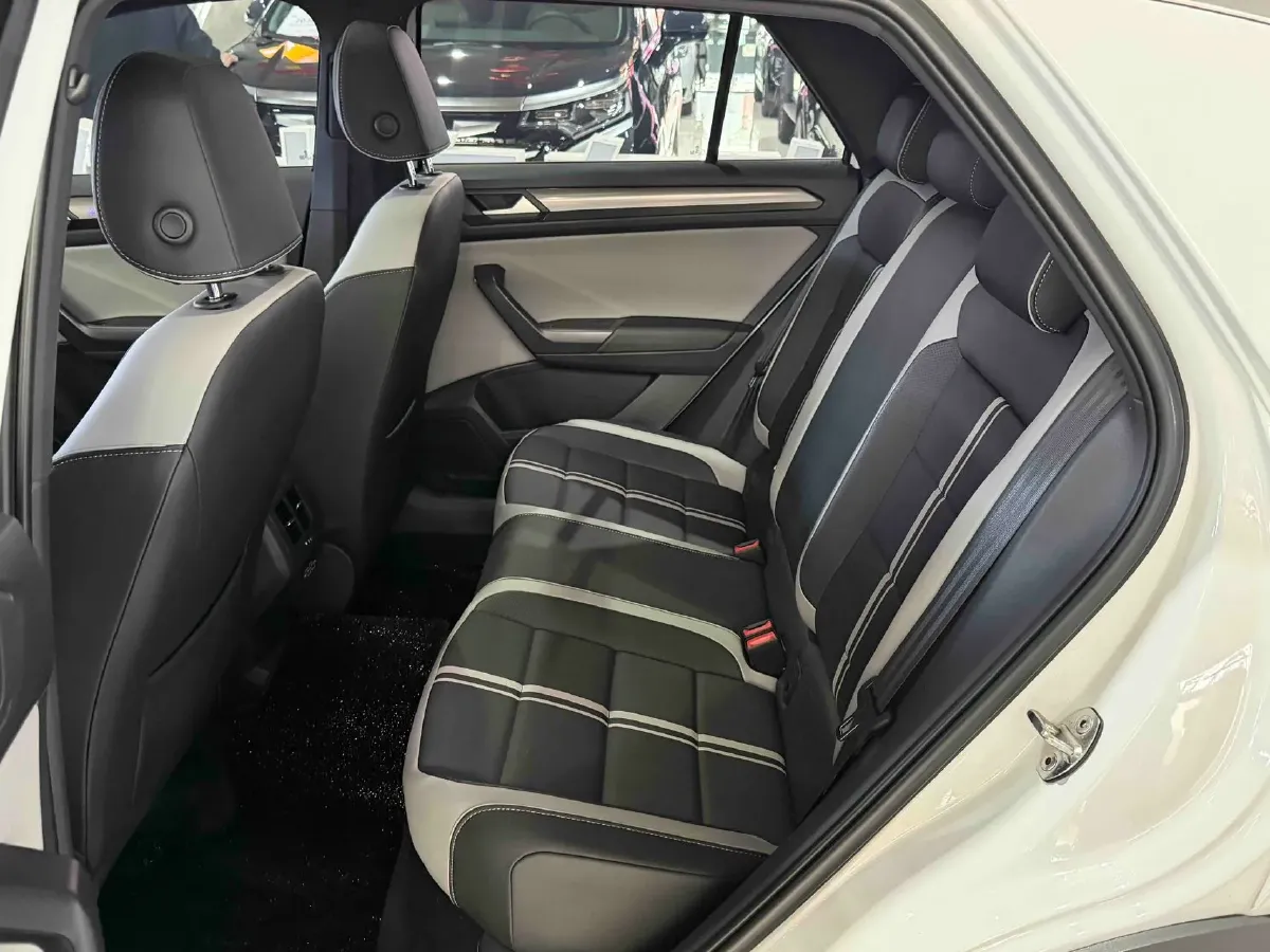 2023 Volkswagen T-Roc 1.5T 160HP L4 7DCT,autocango,china used car exporter,china ev exporter,chinese used car exporter,chinese used ev exporter