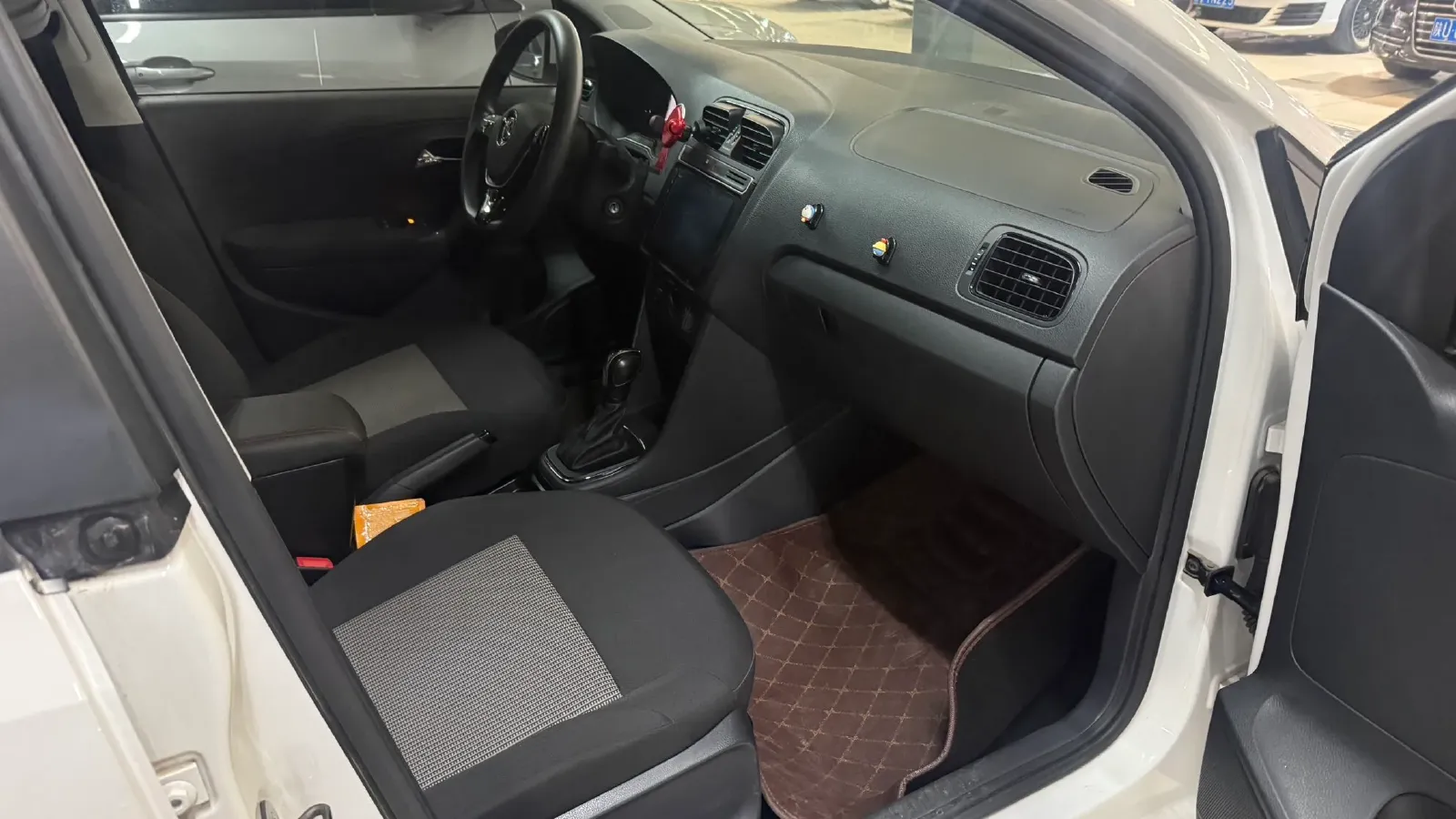 2016 Volkswagen Polo 1.4L 90HP L4 6AT,autocango,china used car exporter,china ev exporter,chinese used car exporter,chinese used ev exporter