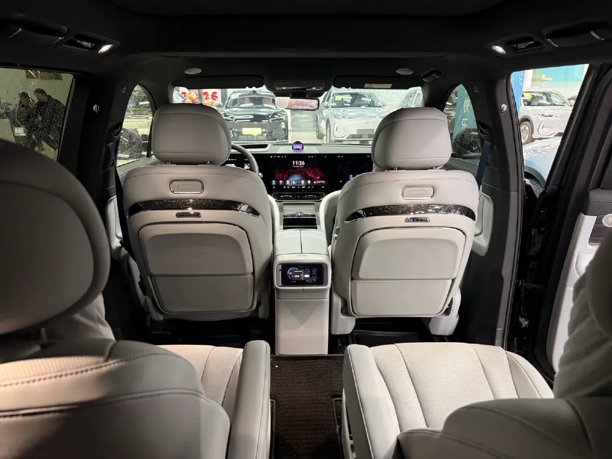 2025 AITO AITO M9 REEV 160HP REEV 52KWH,autocango,china used car exporter,china ev exporter,chinese used car exporter,chinese used ev exporter