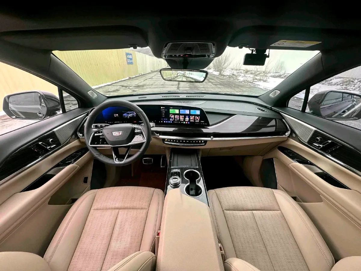 2025 Cadillac XT5 2.0T 237HP L4 9AT,autocango,china used car exporter,china ev exporter,chinese used car exporter,chinese used ev exporter