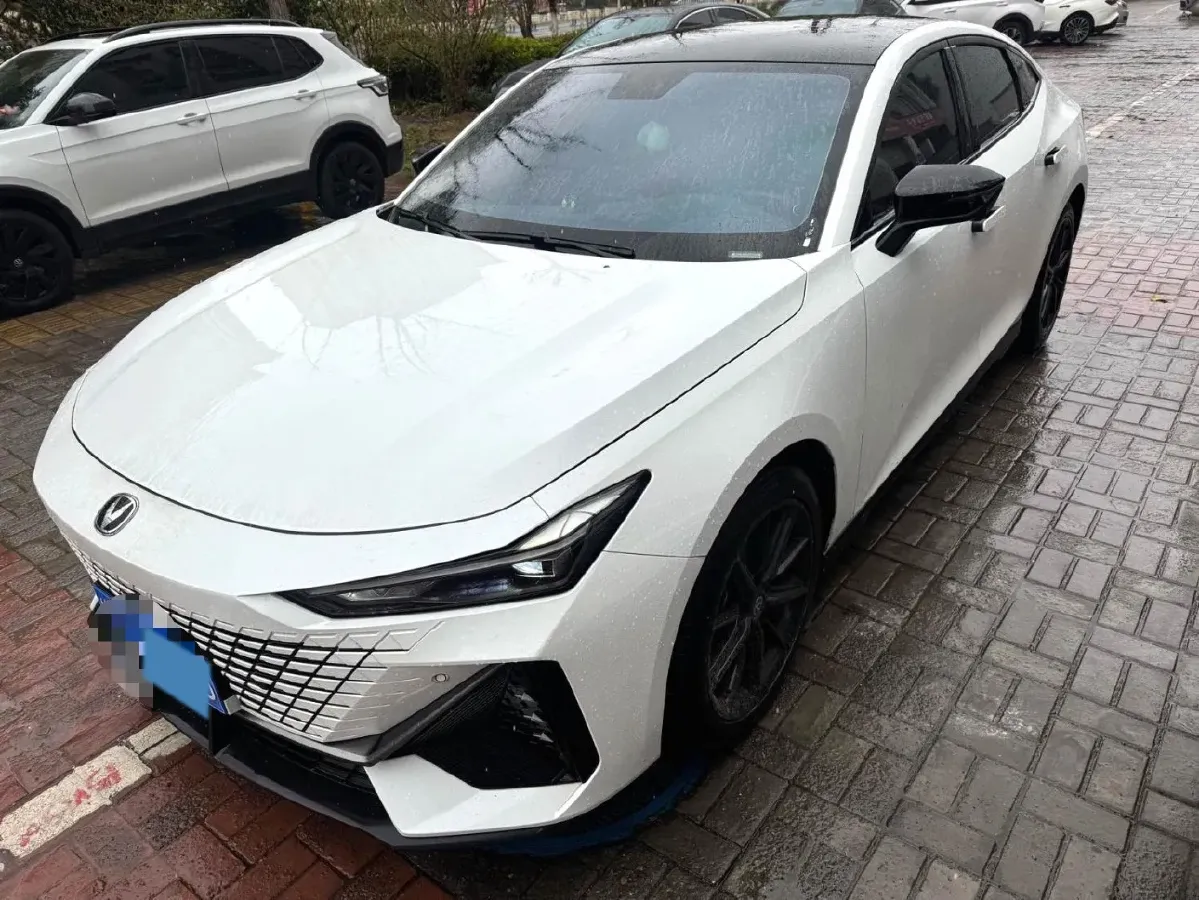 2022 ChangAn UNI-V 1.5T 188HP L4 7DCT,autocango,china used car exporter,china ev exporter,chinese used car exporter,chinese used ev exporter