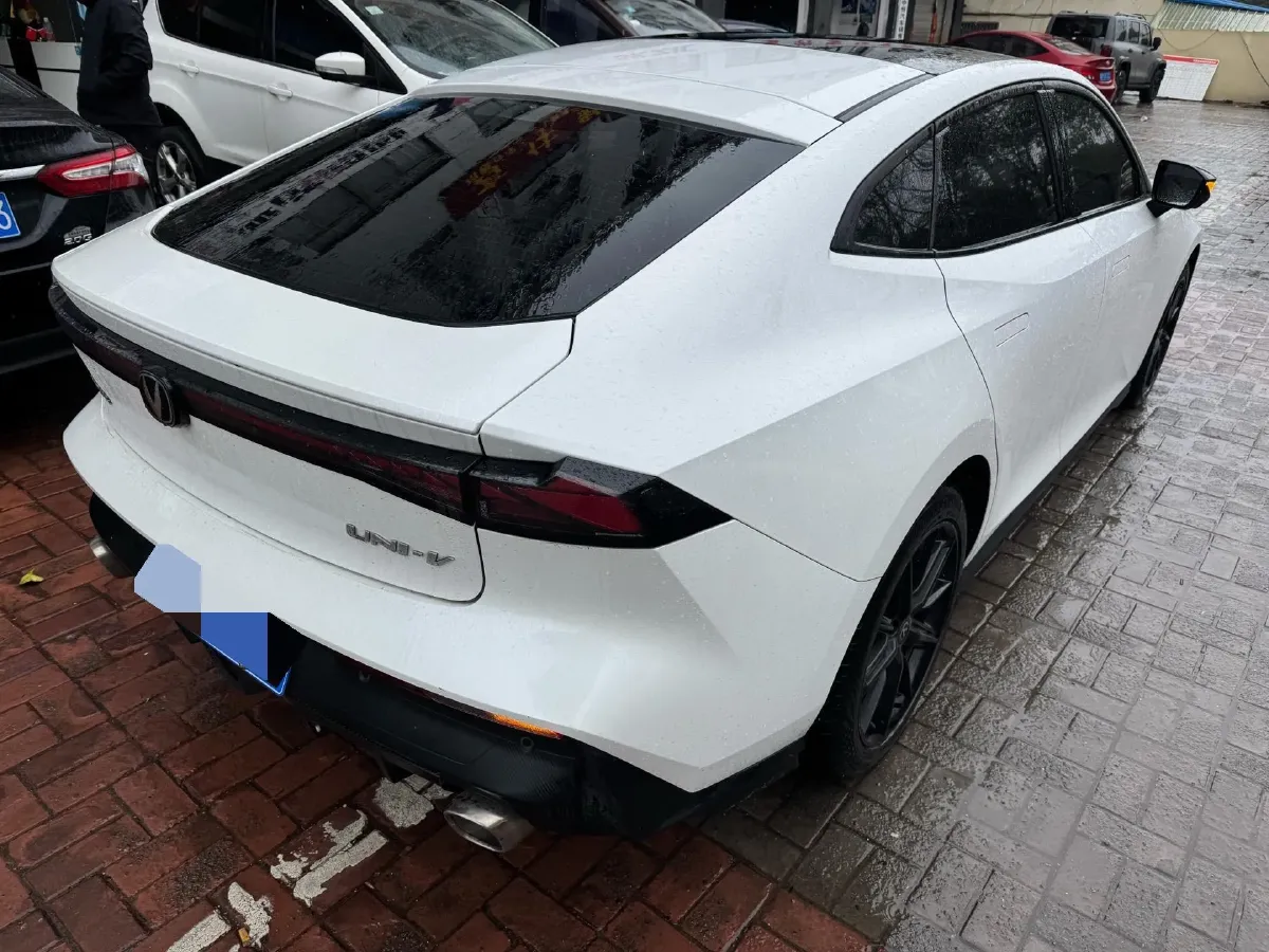 2022 ChangAn UNI-V 1.5T 188HP L4 7DCT,autocango,china used car exporter,china ev exporter,chinese used car exporter,chinese used ev exporter
