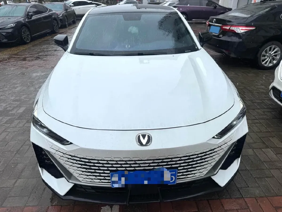 2022 ChangAn UNI-V 1.5T 188HP L4 7DCT,autocango,china used car exporter,china ev exporter,chinese used car exporter,chinese used ev exporter