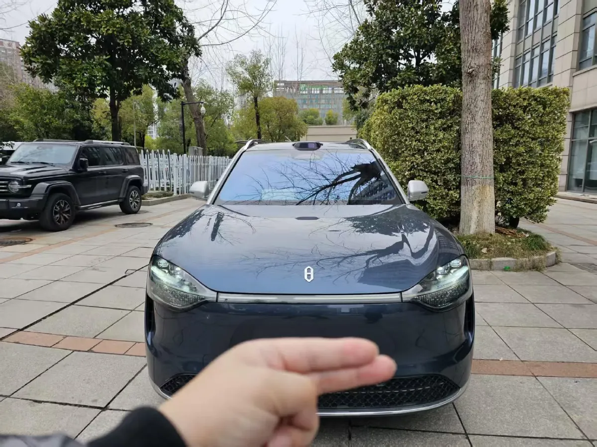 2024 AITO AITO M9 1.5T 152HP L4 REEV 42KWH,autocango,china used car exporter,china ev exporter,chinese used car exporter,chinese used ev exporter