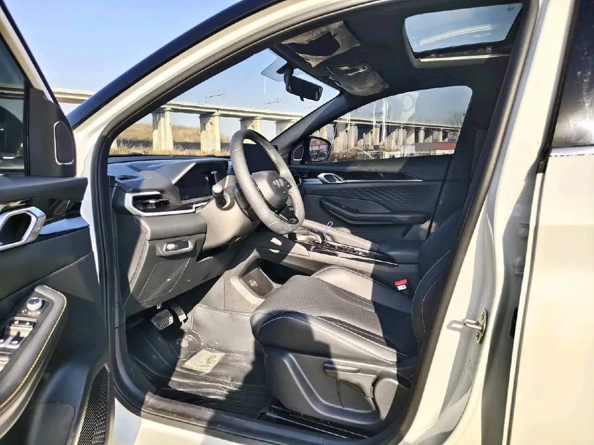 2025 Geely Coolray 1.5T 181HP L4 7DCT,autocango,china used car exporter,china ev exporter,chinese used car exporter,chinese used ev exporter