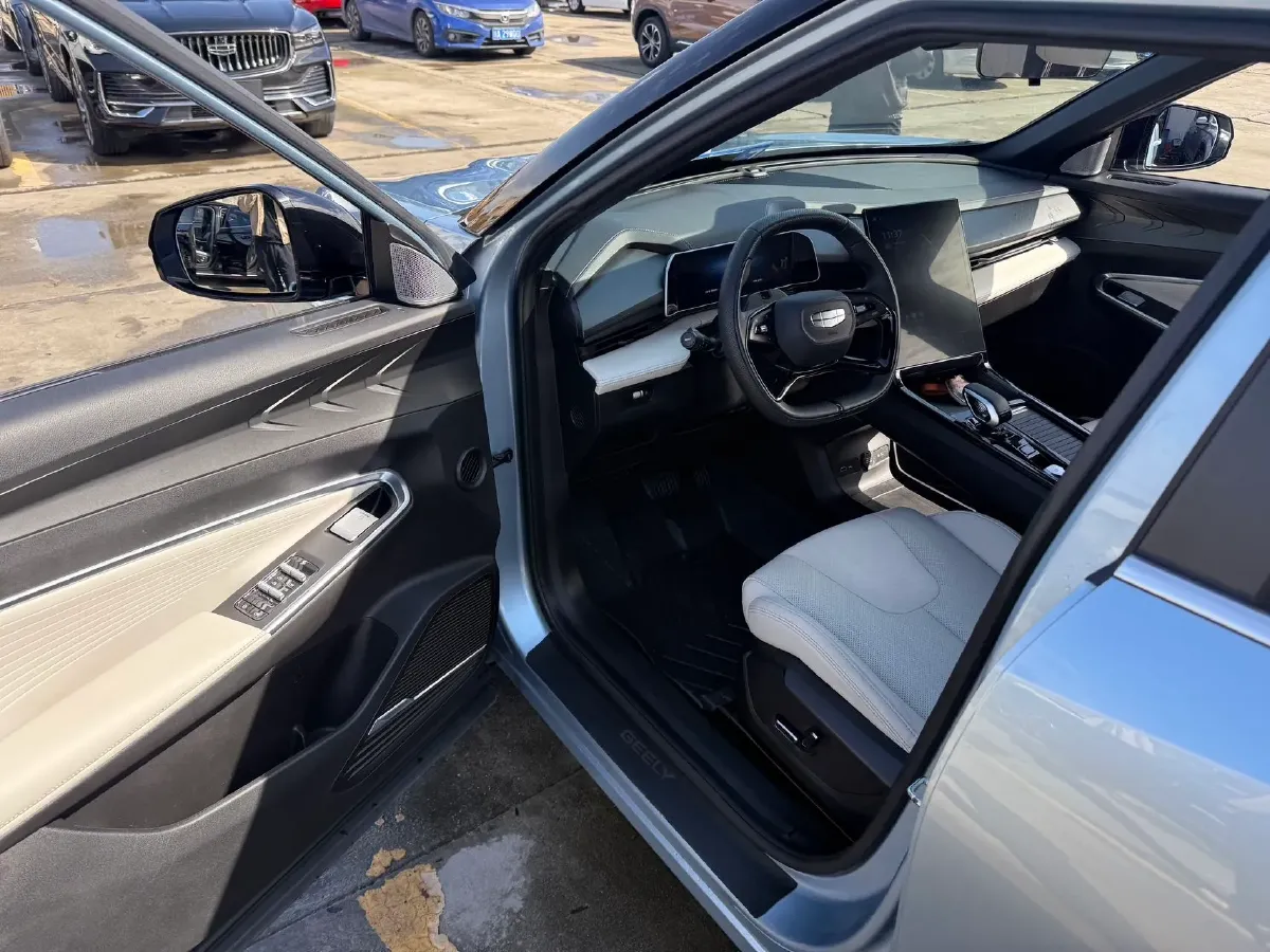 2023 Geely Azkarra 1.5T 181HP L4 7DCT,autocango,china used car exporter,china ev exporter,chinese used car exporter,chinese used ev exporter