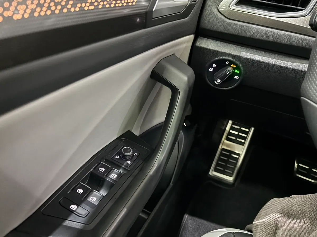 2023 Volkswagen T-Roc 1.5T 160HP L4 7DCT,autocango,china used car exporter,china ev exporter,chinese used car exporter,chinese used ev exporter