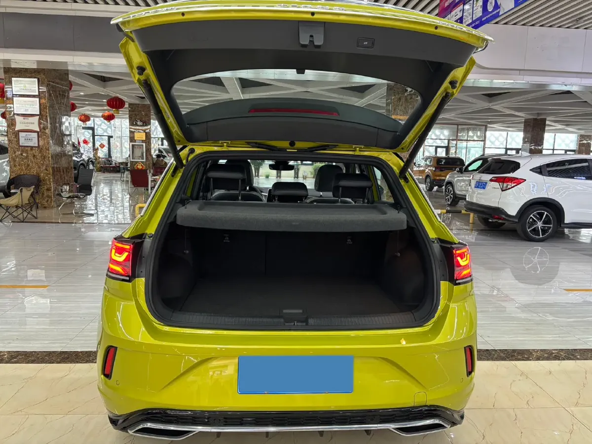 2023 Volkswagen T-Roc 1.5T 160HP L4 7DCT,autocango,china used car exporter,china ev exporter,chinese used car exporter,chinese used ev exporter