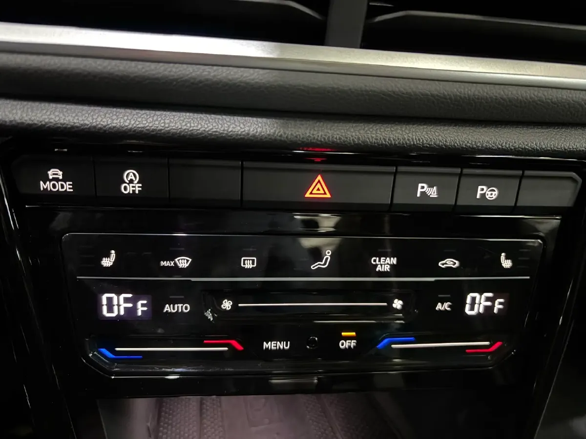 2023 Volkswagen T-Roc 1.5T 160HP L4 7DCT,autocango,china used car exporter,china ev exporter,chinese used car exporter,chinese used ev exporter