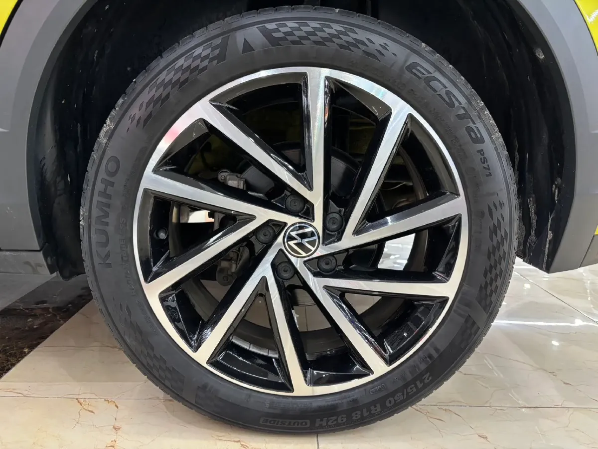 2023 Volkswagen T-Roc 1.5T 160HP L4 7DCT,autocango,china used car exporter,china ev exporter,chinese used car exporter,chinese used ev exporter